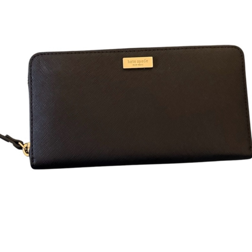 Kate Spade New York Large Continental Zip Around Wallet New without tags.